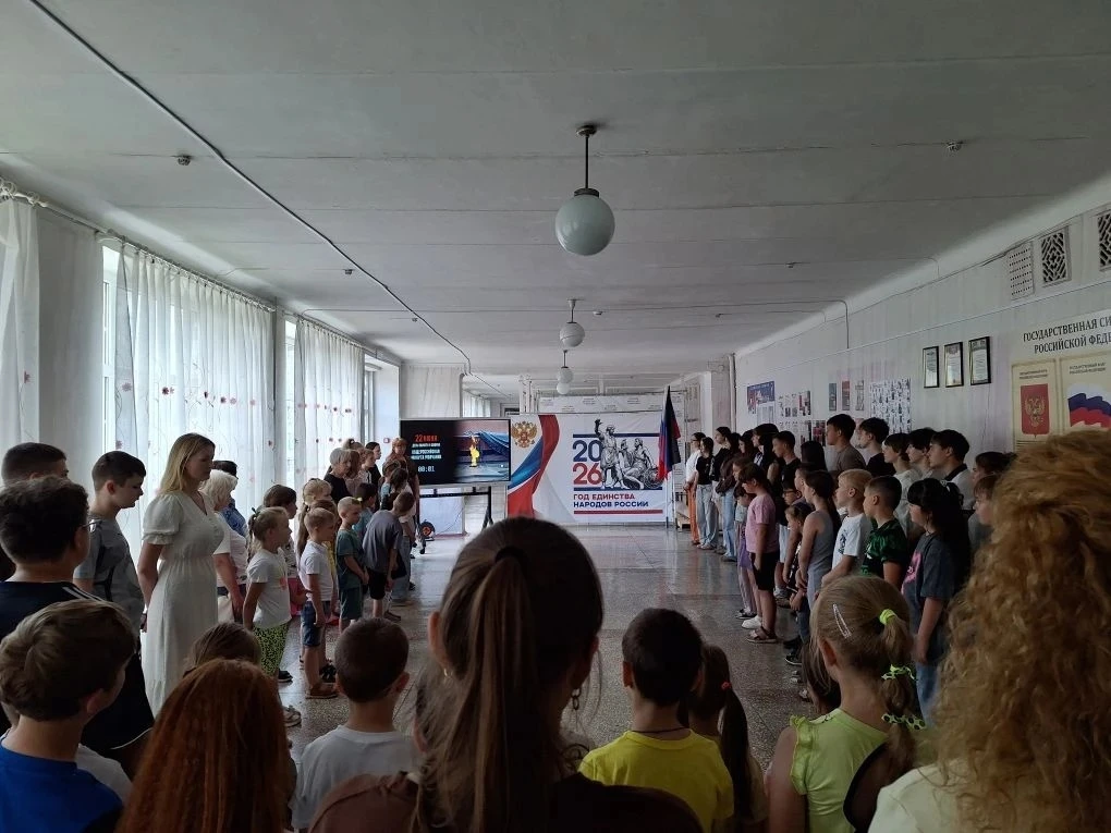 Сегодня наша школа склонила головы в знак скорби и памяти, присоединившись к всероссийской акции «Ми