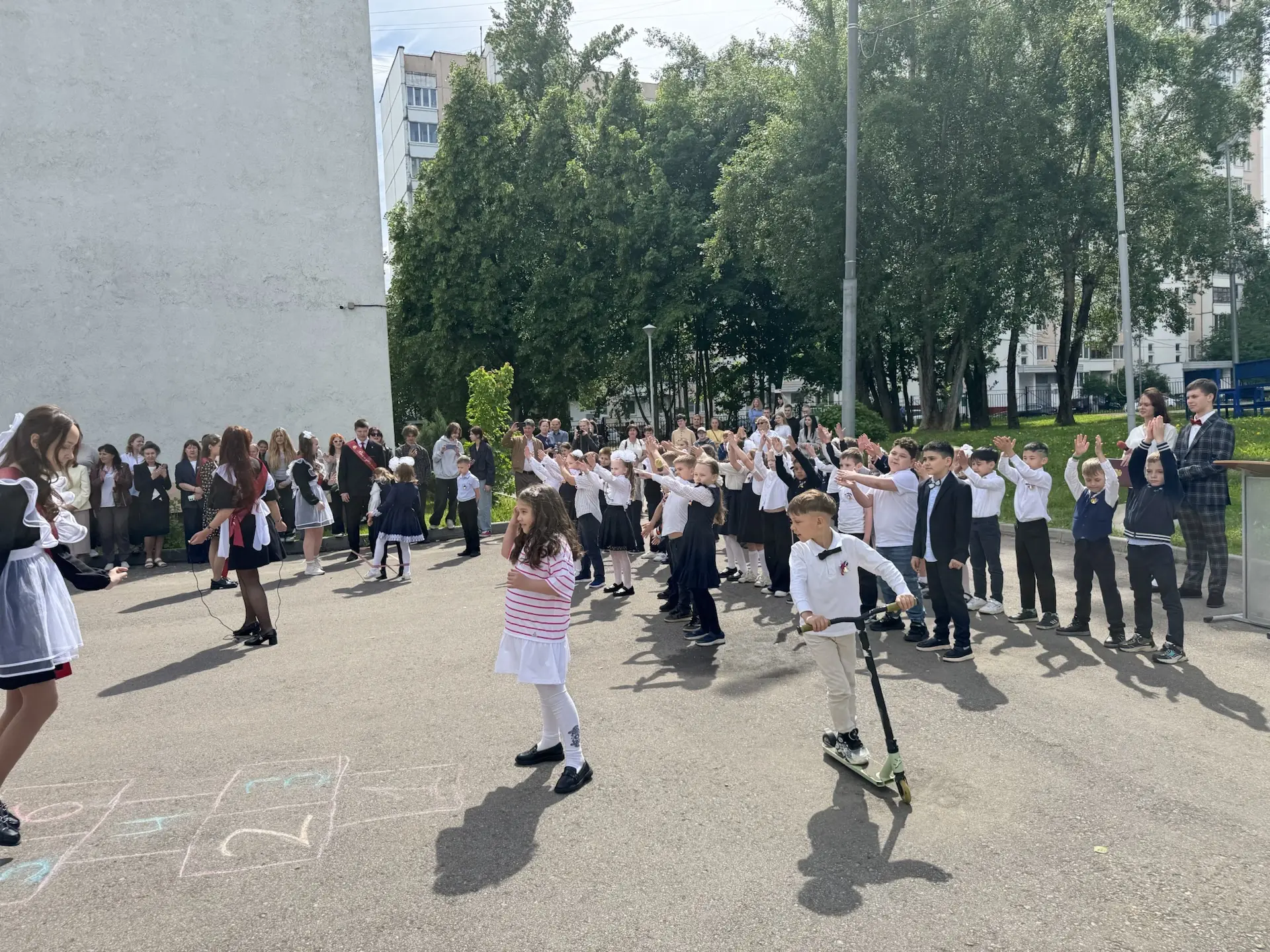 🎓✨Последний звонок — начало большого пути!  Сегодня в нашей школе для выпускников 11 класса состояла