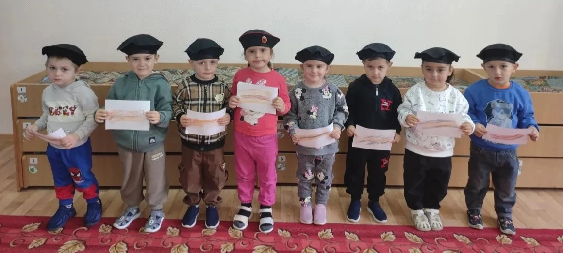 Приближается большой праздник - День Победы! Очень сложно рассказывать об этом празднике маленьким ж