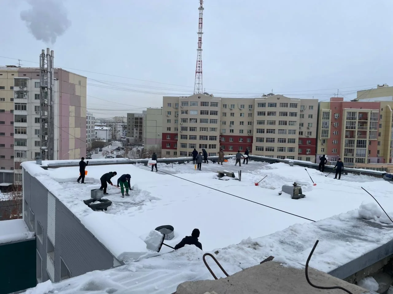 Сегодня «Совет Отцов» нашей школы принял активное участие в субботнике по уборке снега.  Выражаем ог