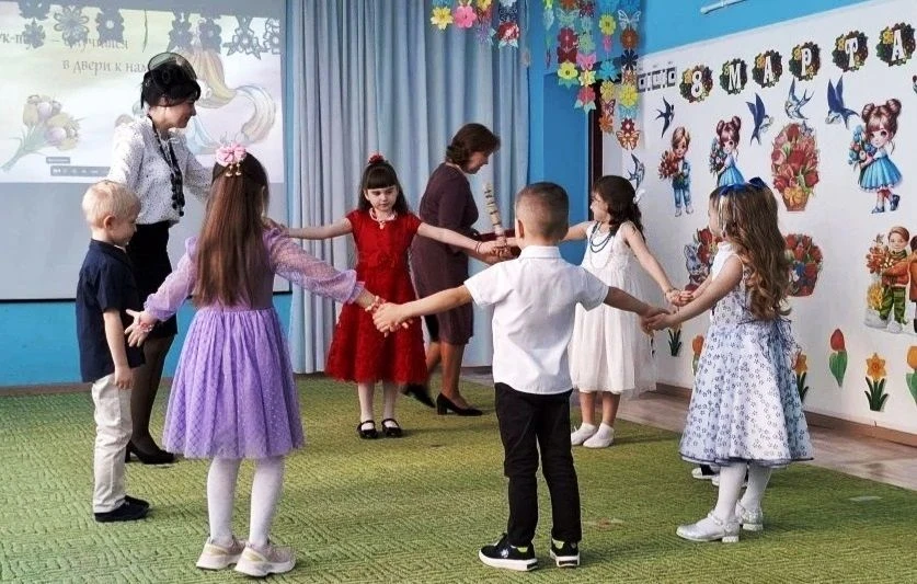 Сегодня в старшей группе прошел  самый теплый, нежный, весенний праздник, посвященный Д...