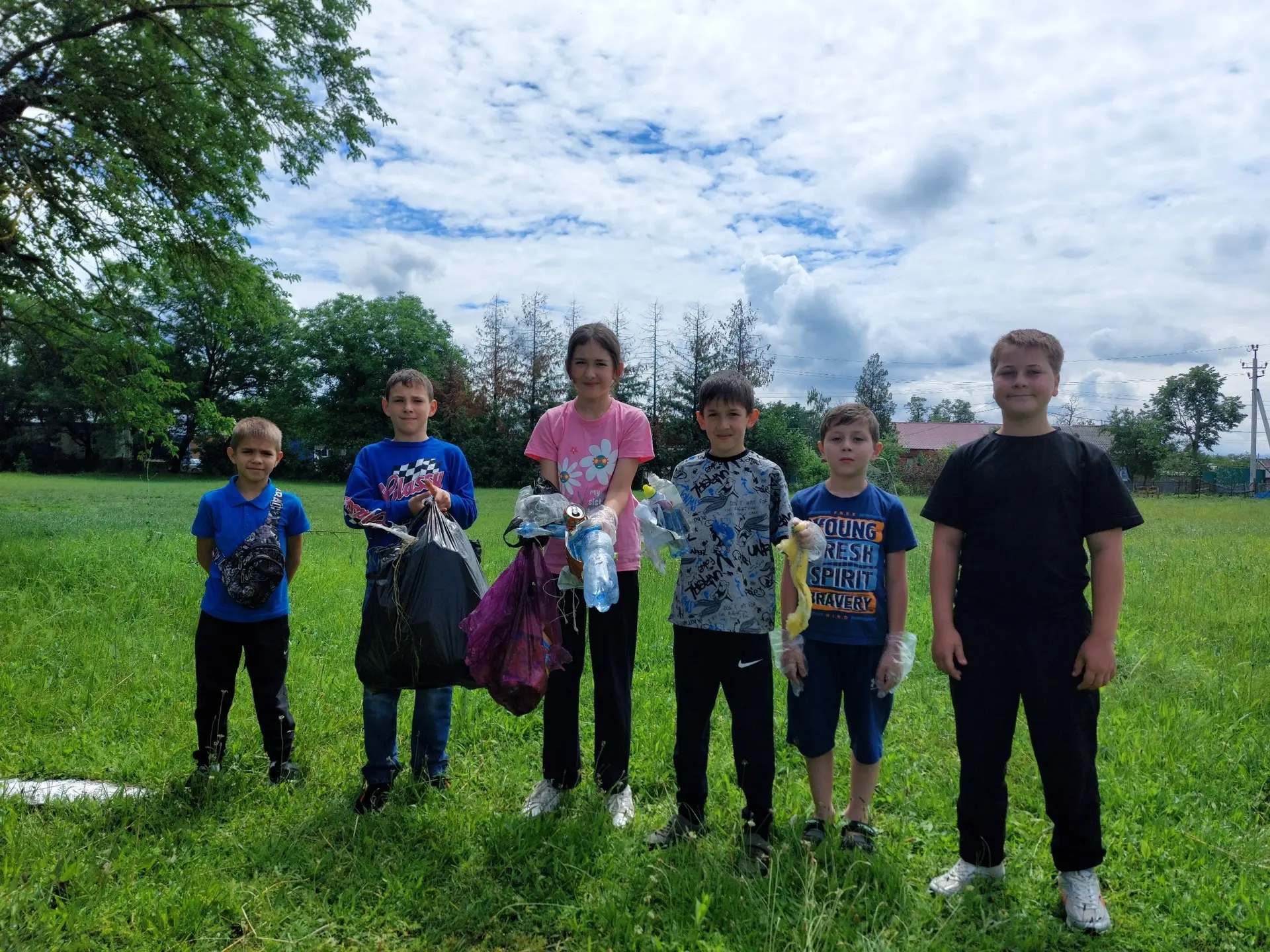 🌿 Сегодня в нашем пришкольном лагере прошла акция "Чистый двор"!