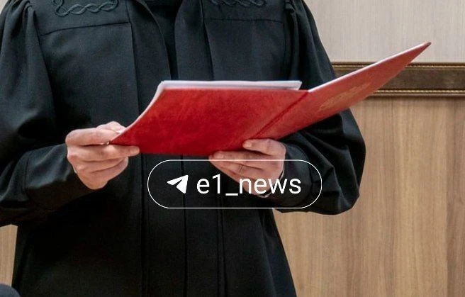 В Екатеринбурге девушку арестовали за нацистский символ на плакате  Верх-Исетский районный суд назна