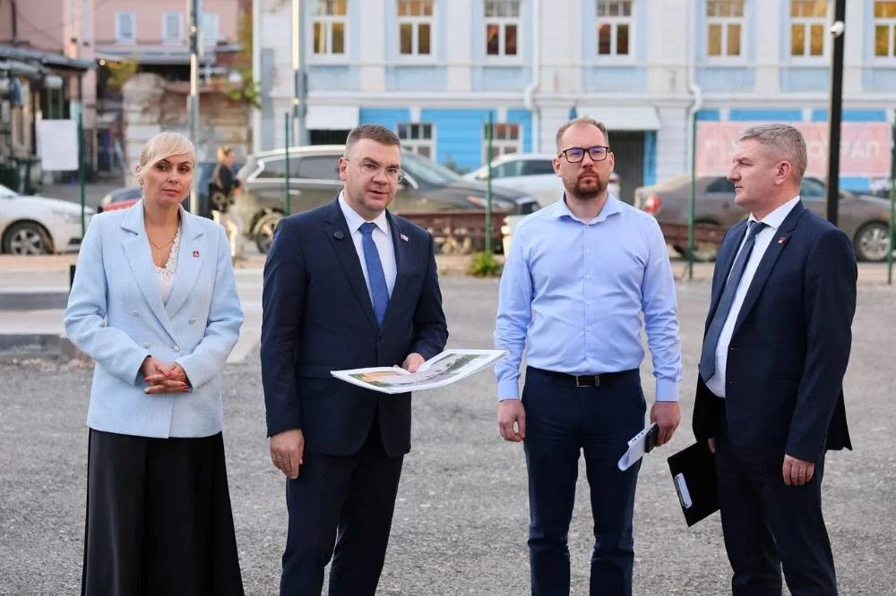 Глава Перми Эдуард Соснин провел рабочий выезд в Ленинском районе. Он проверил благоуст...