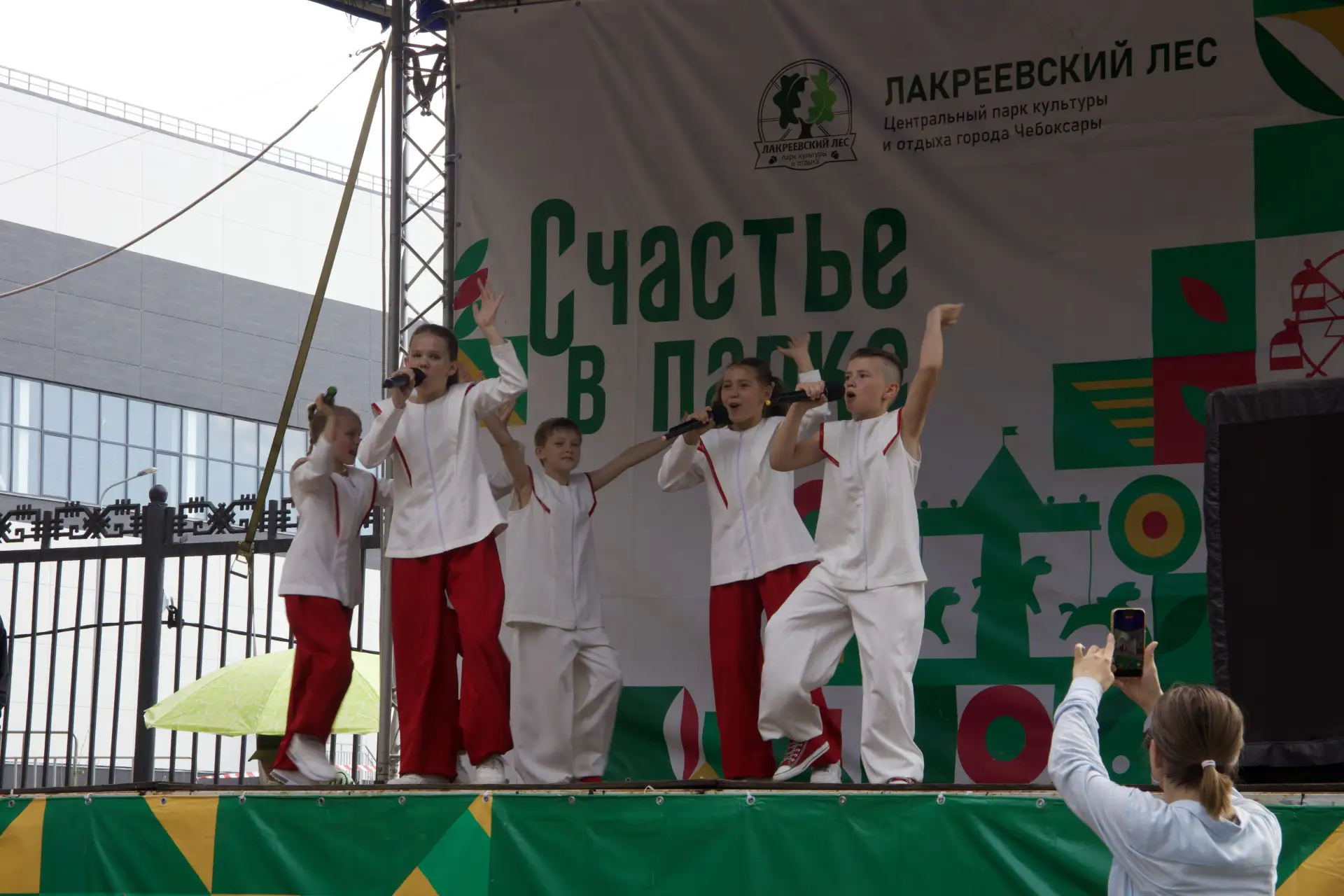 Ещё раз поздравляем всех с Днём России! 🇷🇺❤️Сегодня Лакреевский парк наполнился музыкой, улыбками 
