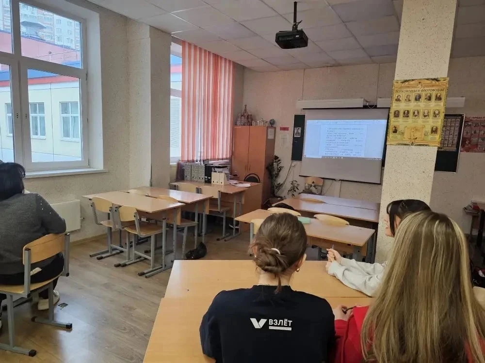 В рамках проекта «Каникулярные клубы Первых» в нашей школе состоялась квест-игра « Поехали», приуроч