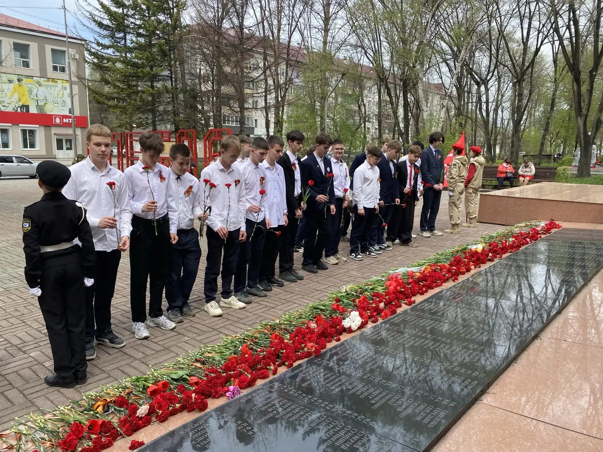 #ВозложениеЦветов #ИнтеллектПомнит #ДеньПобеды #СпасибоЗаПобеду #НавигаторыДетства #Росдетцентр #Дви