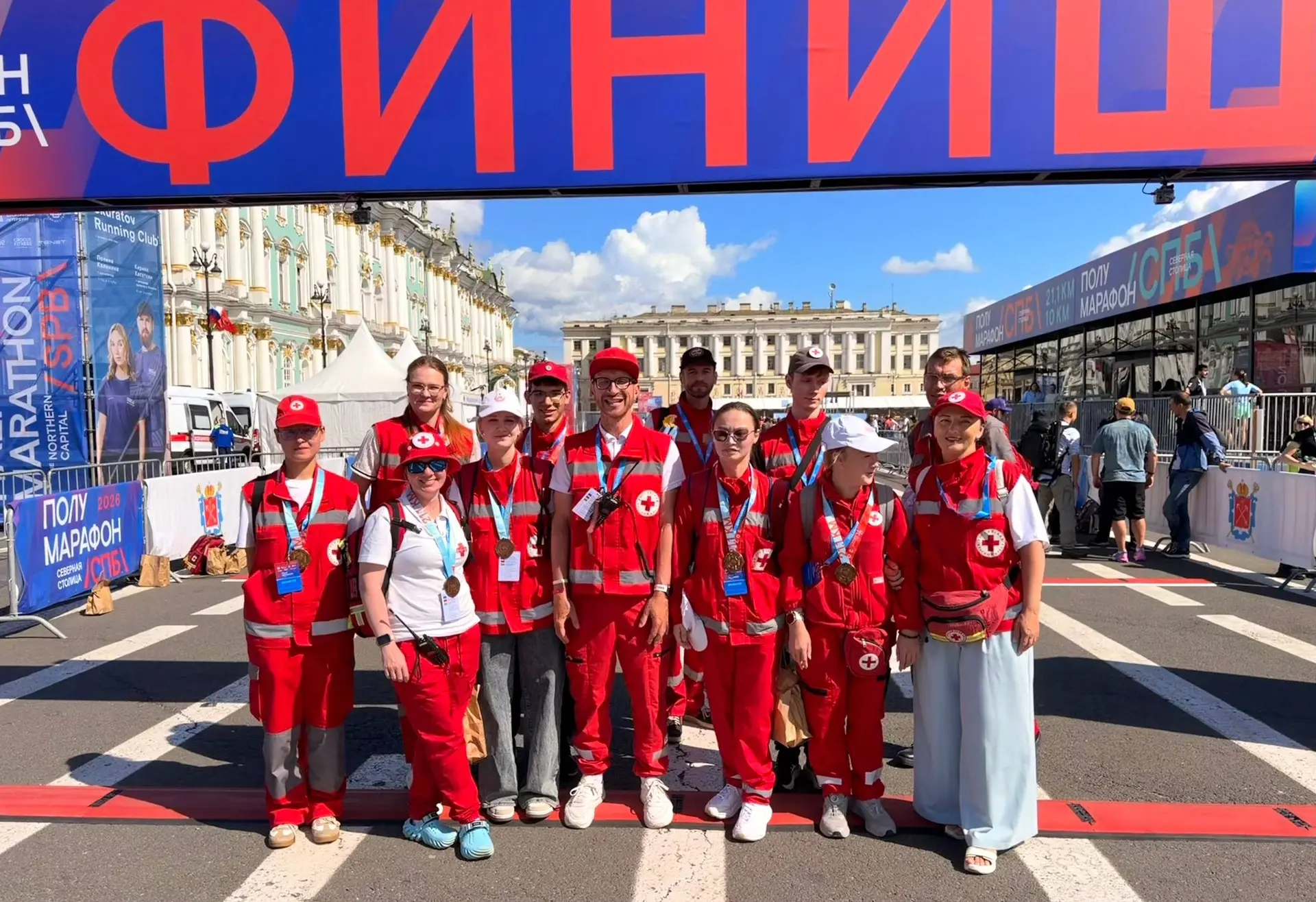 🏃‍♂️⛑️ Добровольцы СПб РО РКК на полумарафоне «Северная столица»!