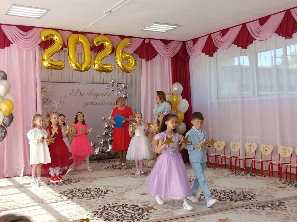 🎉 Сегодня был большой выпускной бал! 🎉
