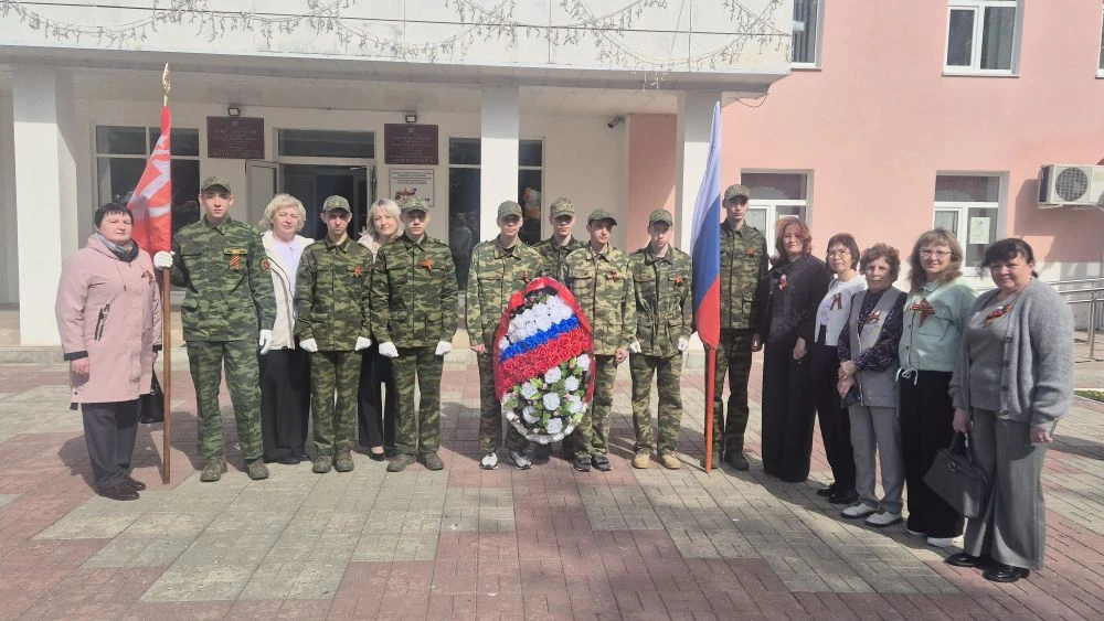 Коллектив преподавателей, студенты и члены поискового отряда «Альфа» техникума приняли ...