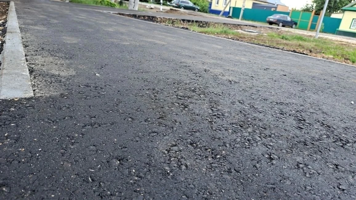 Уважаемые жители Пугачевского района!

Работы по обустройству тротуаров на улице Ермощенко на участк