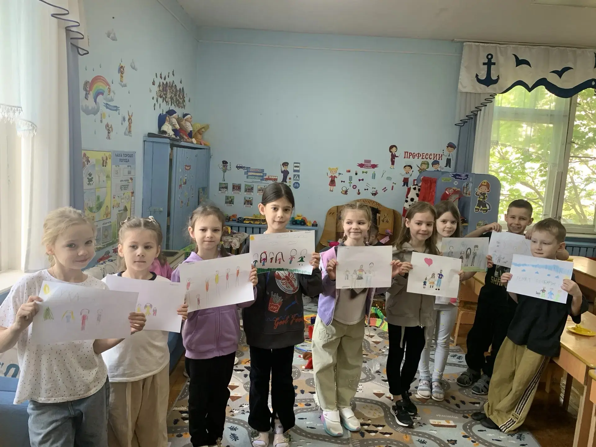 🎨🖌️В нашем детском саду прошла замечательная выставка детских рисунков на тему "Моя с...