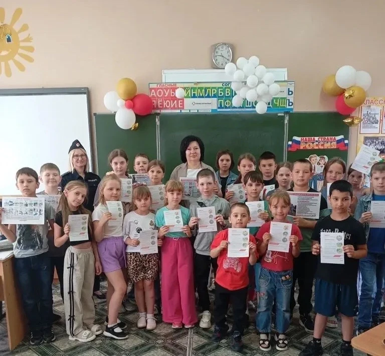 Транспортные полицейские г. Ртищево рассказали школьникам о безопасности.