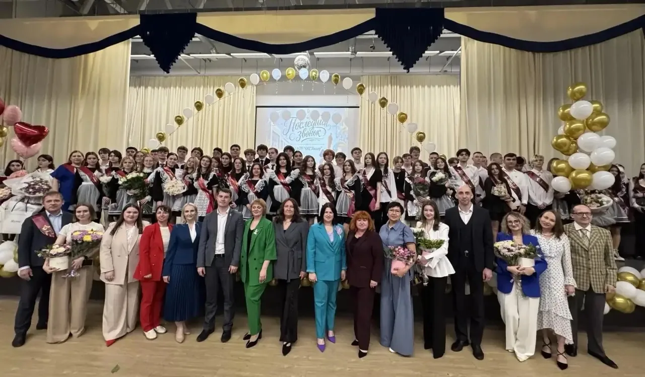 🔔Вот и отзвенел последний звонок для 11-х классов!  ❤️Сегодня для наших выпускников прозвучал главны