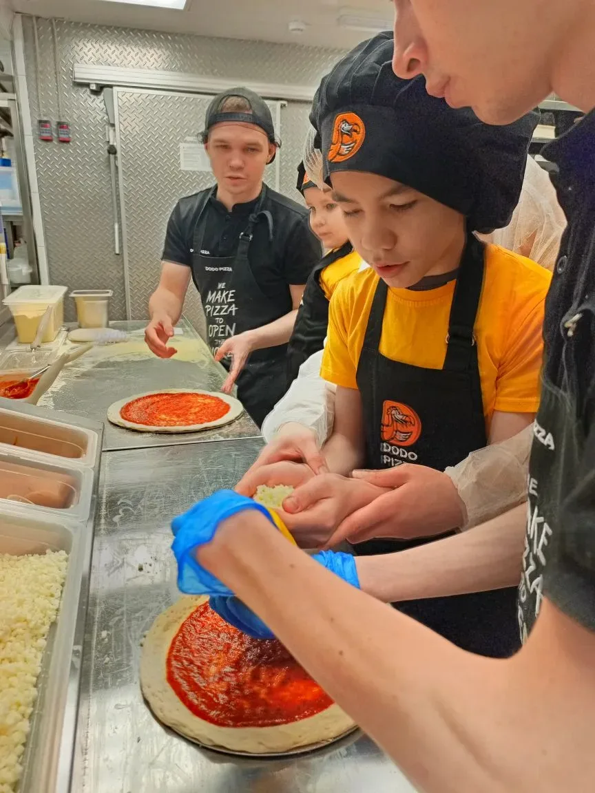 🍕 Вкусная профессия: 3 «И» класс в гостях у «Додо Пиццы»!  🚀 На прошлой неделе наши третьеклассники 