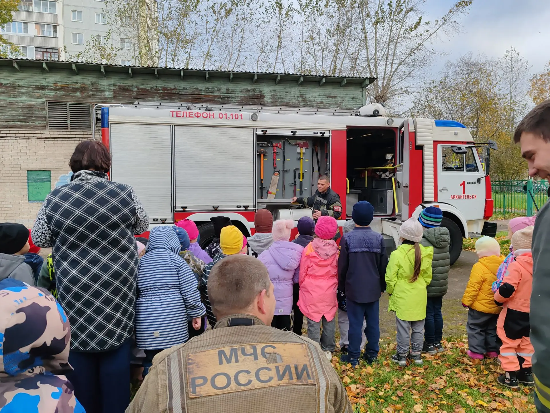 Огонь — не игрушка! В гости к ребятам приехали настоящие герои! 🚒
