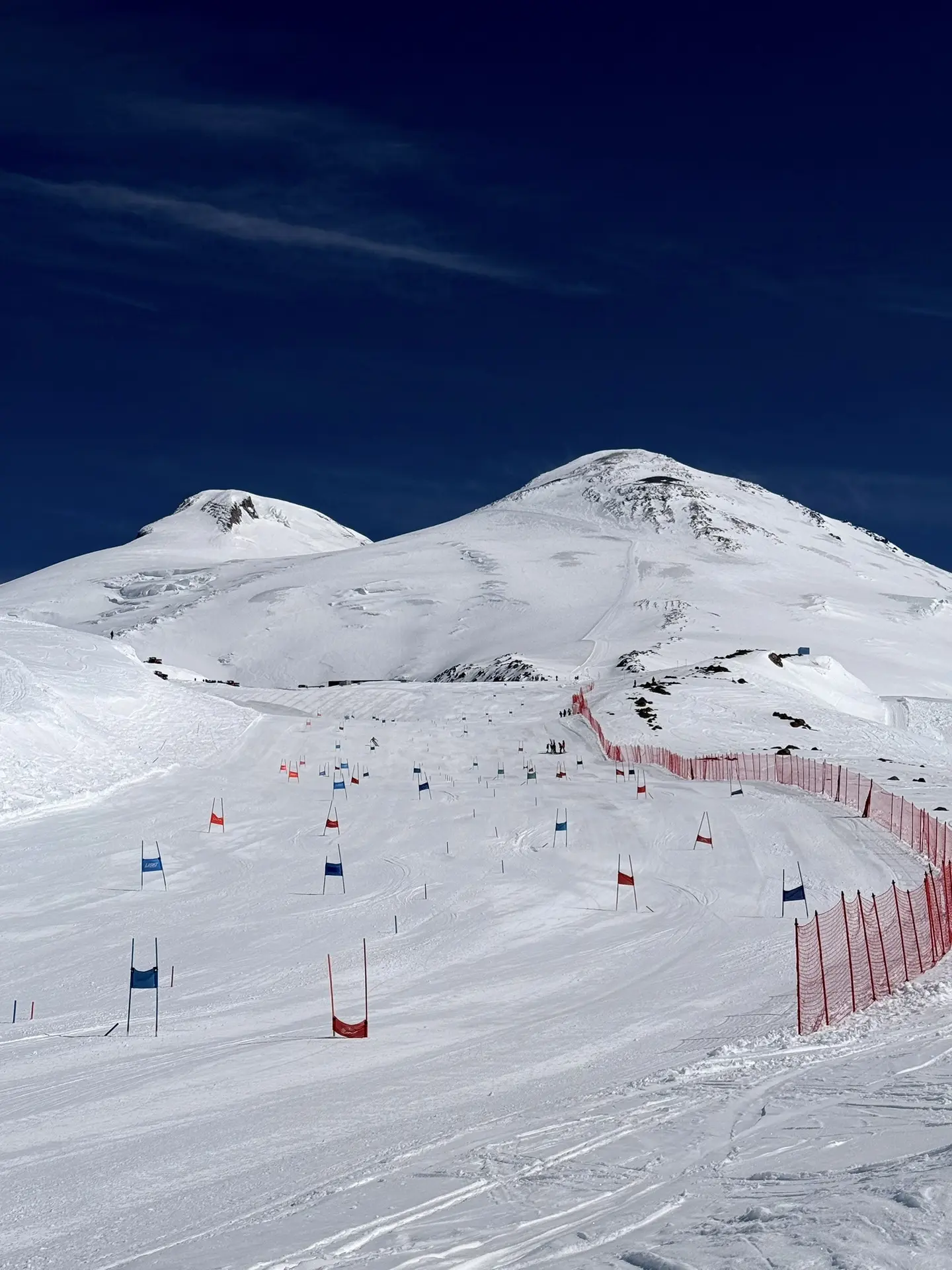 🏔️Врываемся в рабочую неделю после длинных выходных вместе с красотой и величием Эльбруса

С таким 
