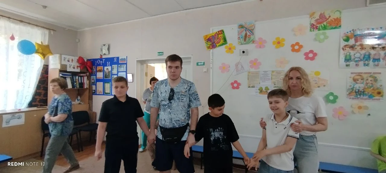 Десятый, юбилейный день в лагере «Солнечная страна» мы встретили по-особенному — с радо...