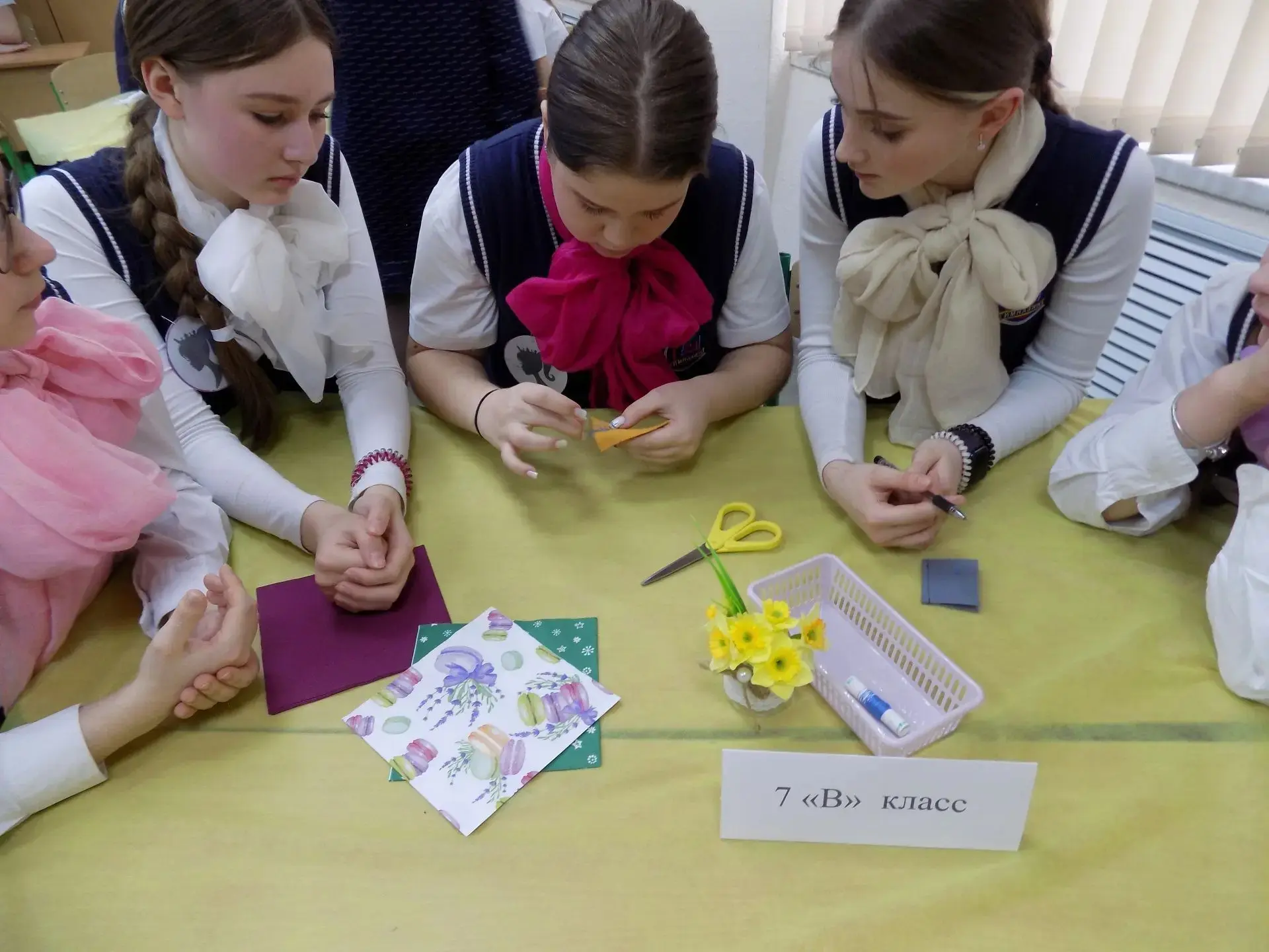 🌞ГИМНАЗИЯ-ЭТО БУДУЩЕЕ!  💡У параллели 7‑х классов прошёл конкурс «А ну‑ка, девочки». Участницы продем