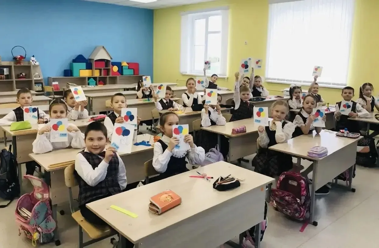 Весеннее творчество 🧑‍🎨   В преддверии праздника Весны и Труда наши юные таланты из начальных классо