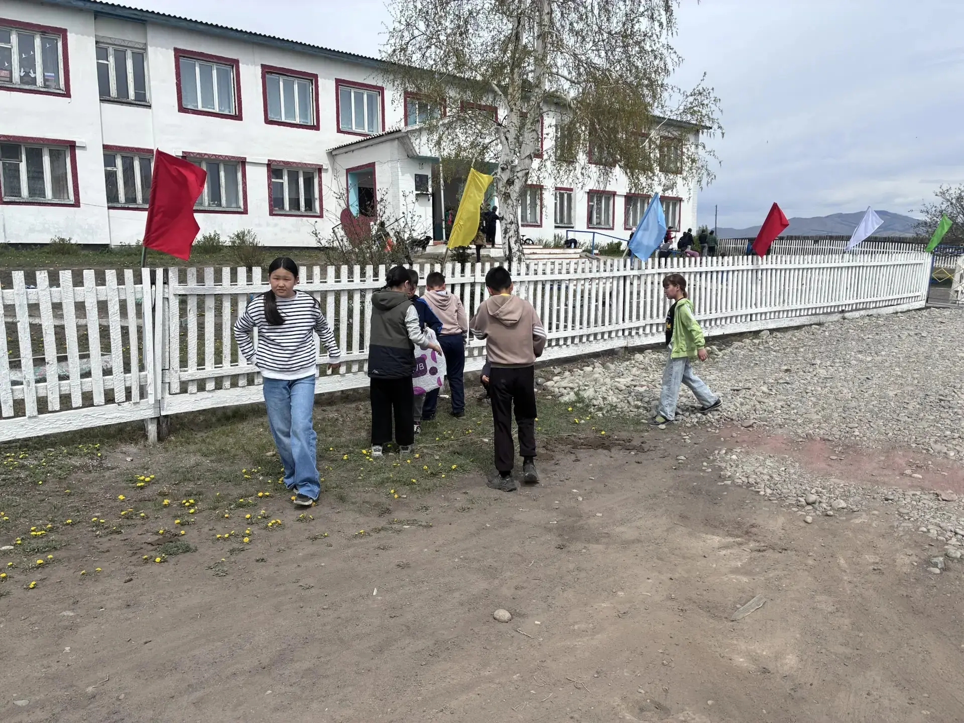 Завершающий субботник ко Дню Победы. В школе прошёл завершающий субботник в рамках подг...