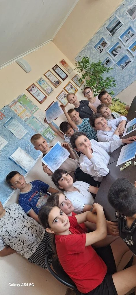 В Потаповском СДК прошёл информационный час «Полюса Земли: Арктика и Антарктика» ко Дню...