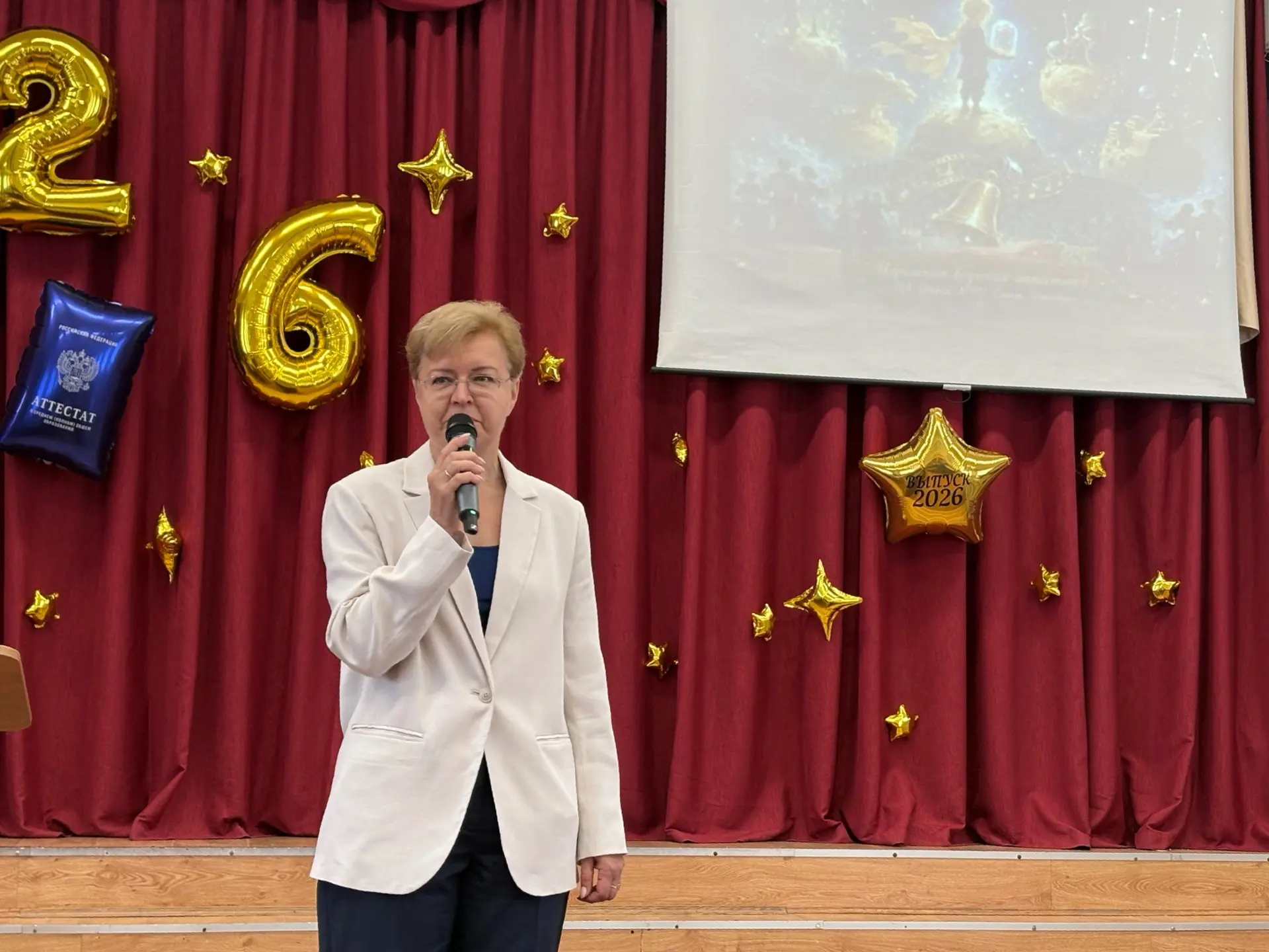 🎓 Вручение аттестатов — день, которого ждали 11 лет!

Сегодня в нашей школе состоялось одно из самы