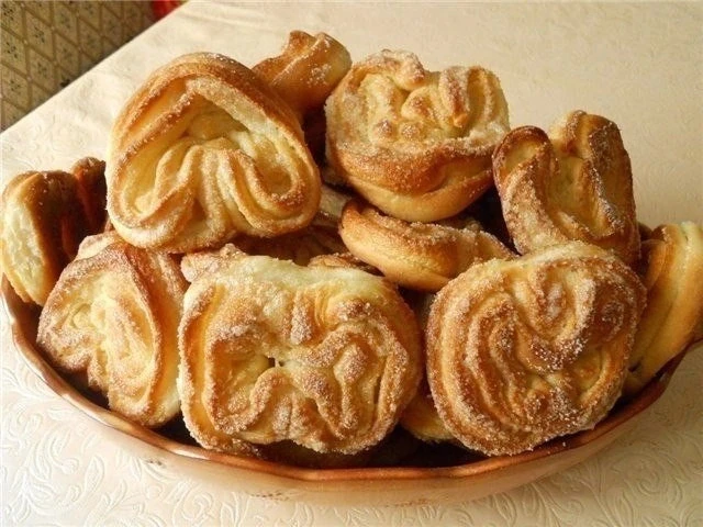 ПЛЮШКИ, КОТОРЫЕ ЕЛ КАРЛСОН НА КРЫШЕ