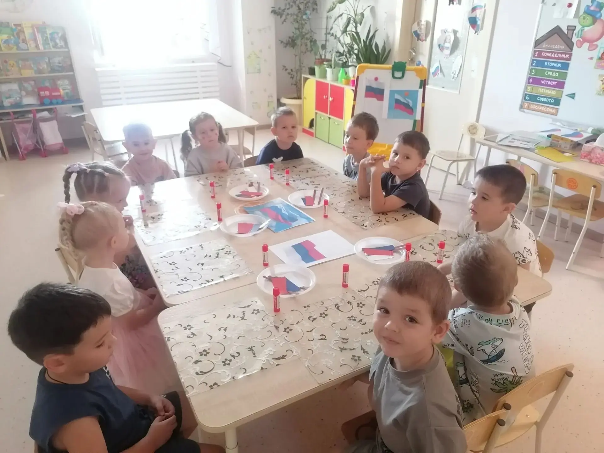 22 августа отмечается День Флага🇷🇺. И в честь этого праздника ребята  из группы "Звёз...