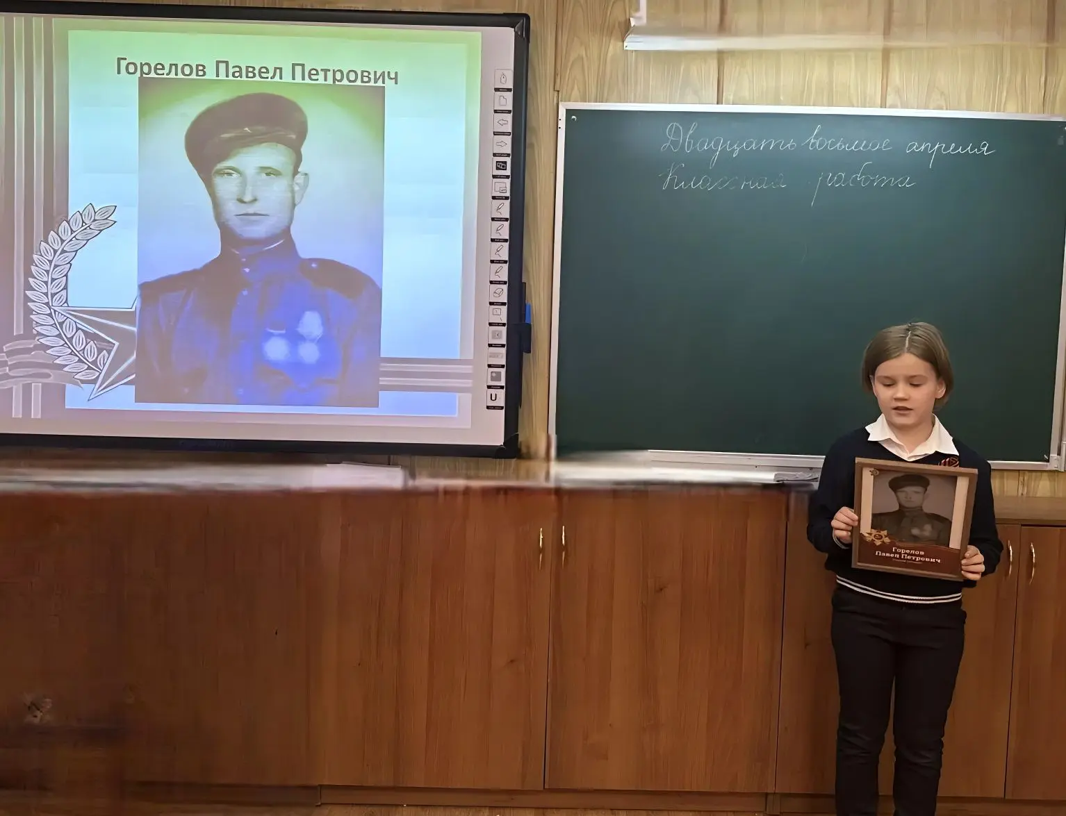 🎗️ В нашей школе стартовали сразу две важные патриотические акции, и первыми эстафету приняли учащие