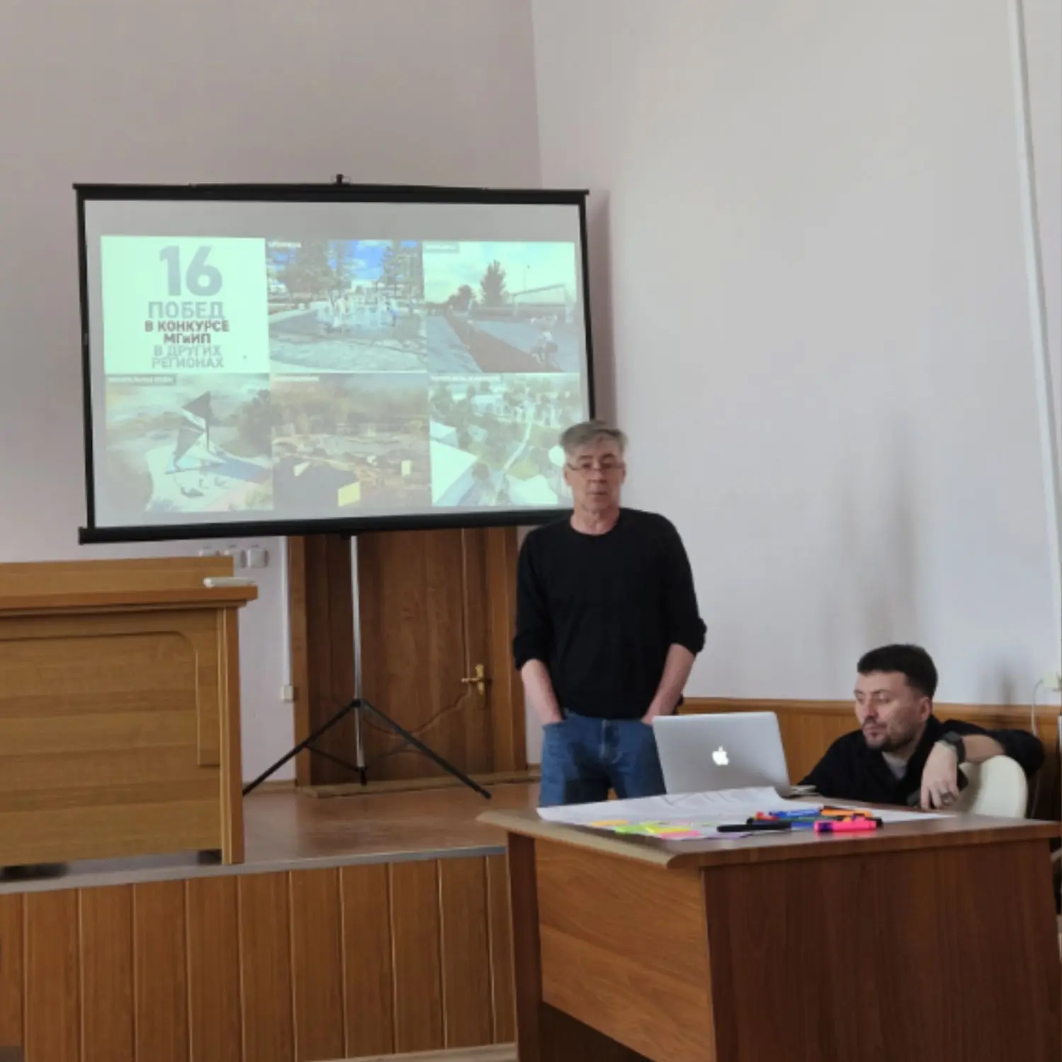✔️Наши старшеклассники из 10 «Б», 11 «А» и 11 «Б»  вместе с советником директора по воспитанию и вза