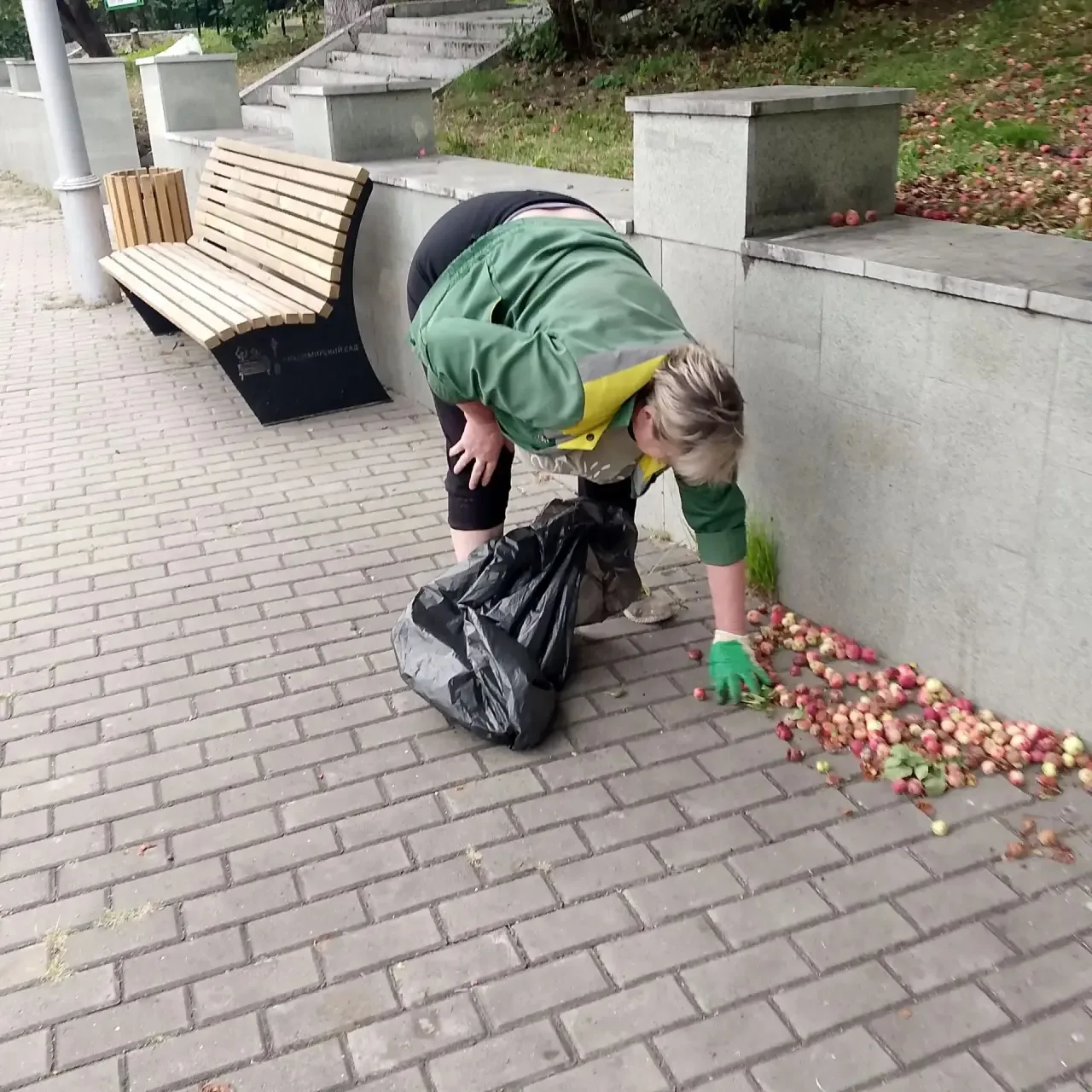 🧹Сегодня во Владимирском саду по поручению главы города Ульяновска Александра Болдакин...