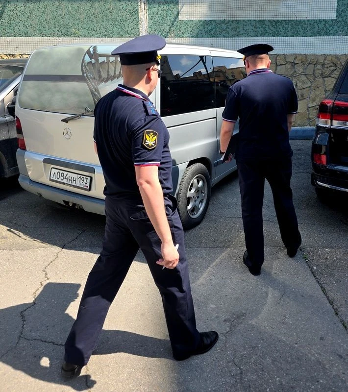Жизнь порою загоняет в непростые ситуации, когда буквально всё отодвигается на второй план. Но пробл