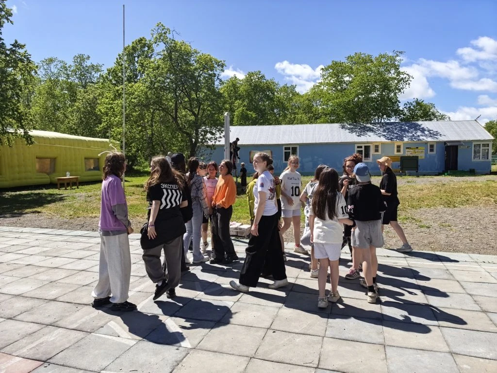 🌞 Наш первый день в лагере «В сопках»!