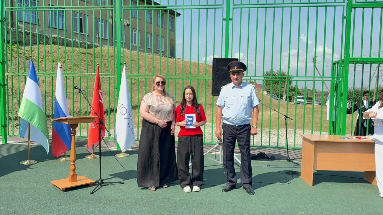 В ЛЕСКЕНСКОМ РАЙОНЕ ЮНЫМ ГРАЖДАНАМ ТОРЖЕСТВЕННО ВРУЧИЛИ ПАСПОРТА