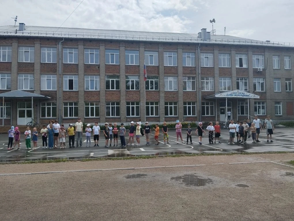 СДАЁМ НОРМЫ ГТО!
 👆В четверг накануне Дня России в летнем пришкольном лагере прошло важное событие 
