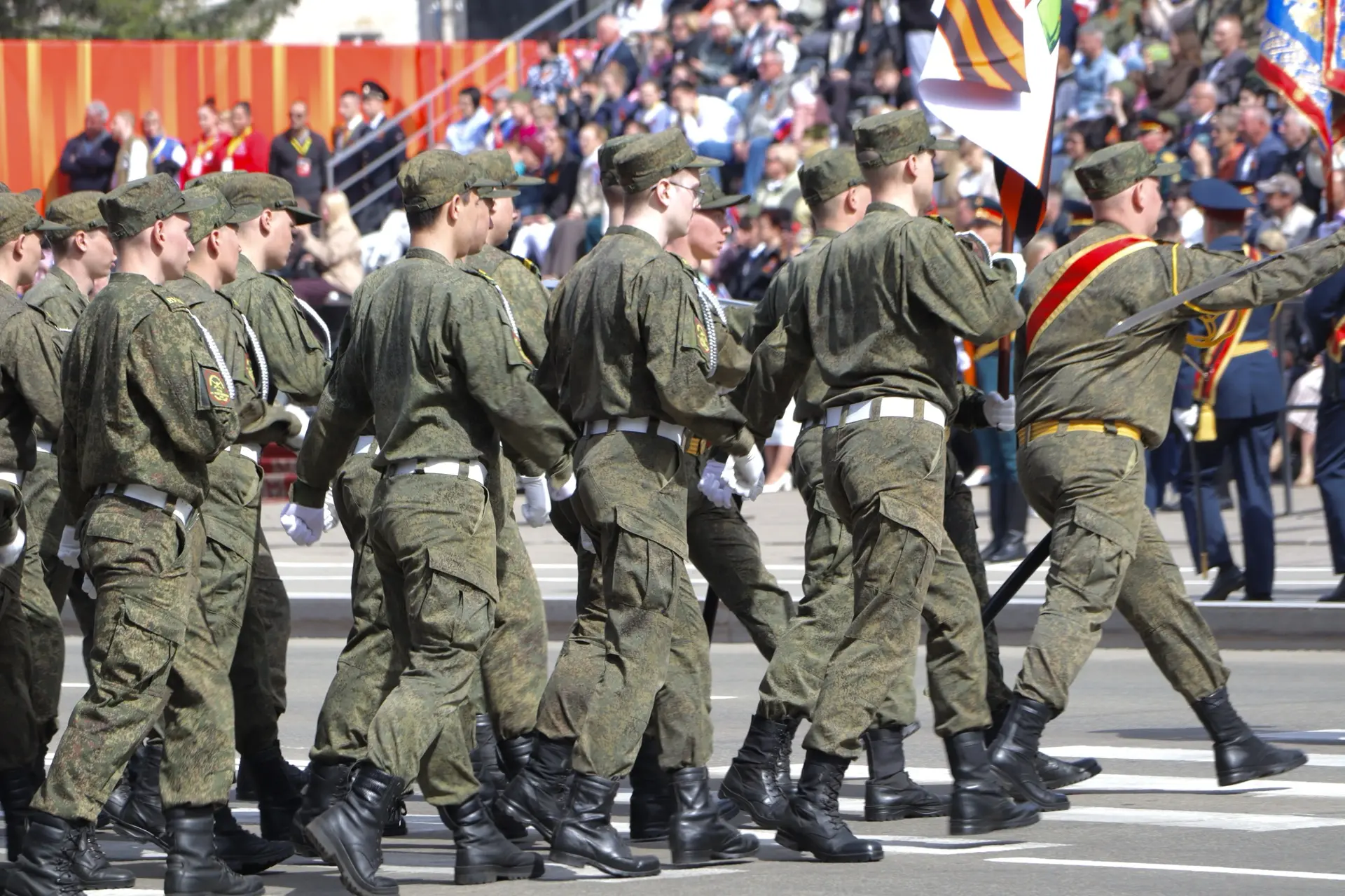 🎖️Курсанты ВУЦ приняли участие в Параде Победы  В Биробиджане прошел Парад Победы, где торжественным
