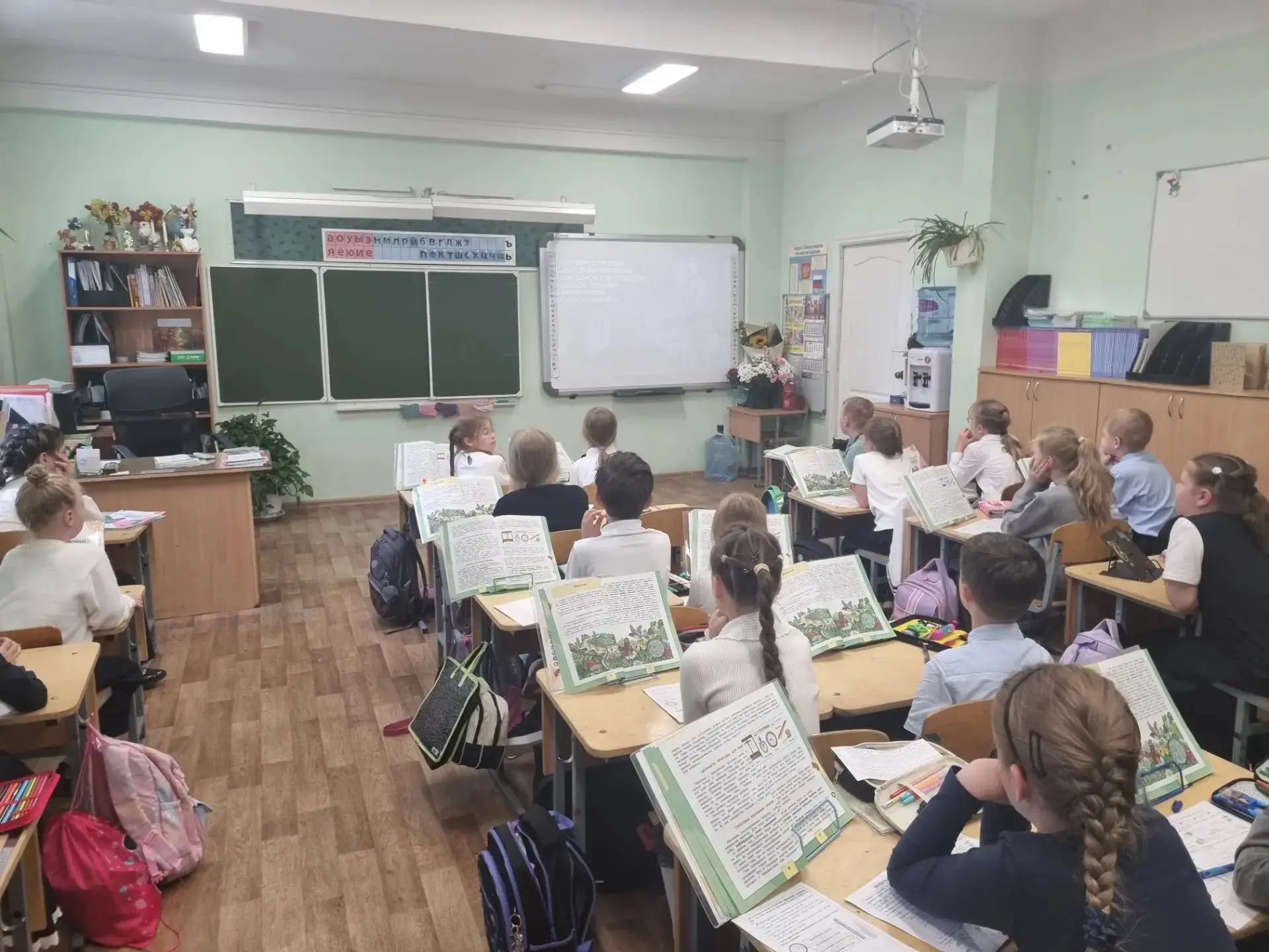 💔 Вечная память... Сегодня в начальной школе прошёл важный и трогательный урок, посвящ...