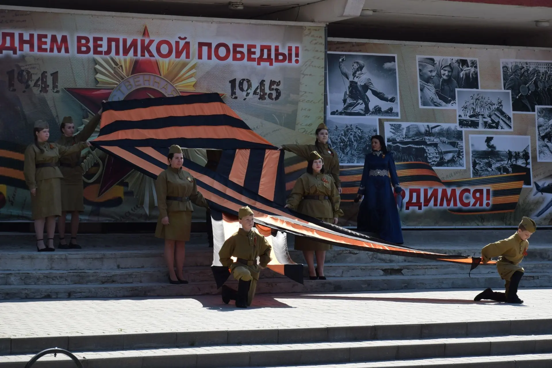 9 мая на центральной площади прошел торжественный митинг, посвященный 81-ой годовщине П...
