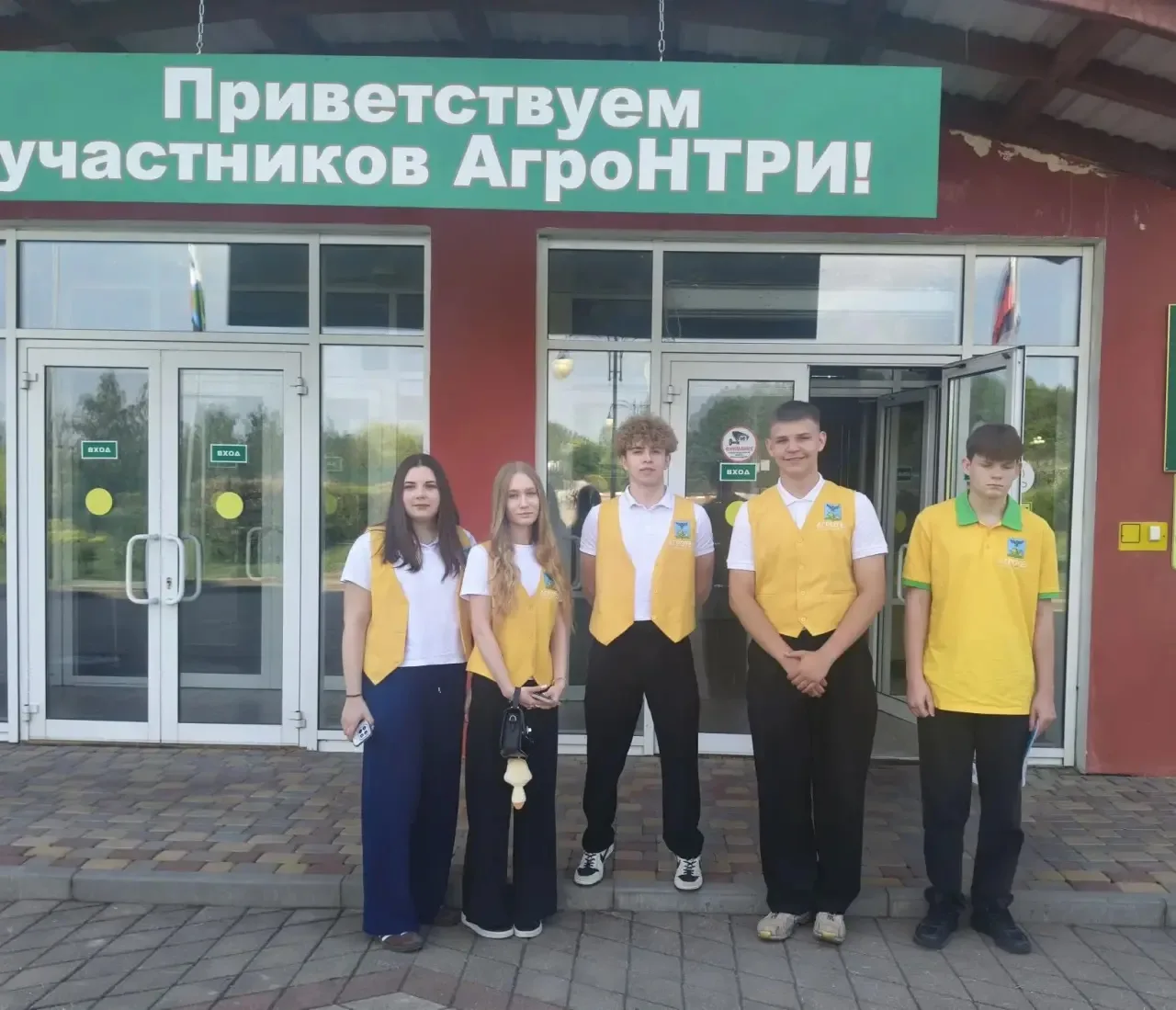Сегодня учащиеся агротехнологического класса нашей школы принимают участие в очном реги...