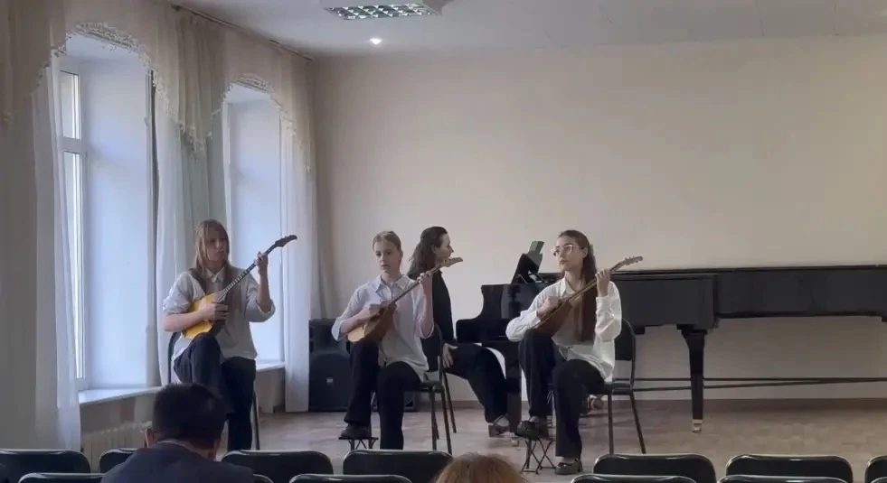 Казаргулова Камилла, ученица 6А класса, четвертый год занимается в Детской Музыкальной школе N8 им. 