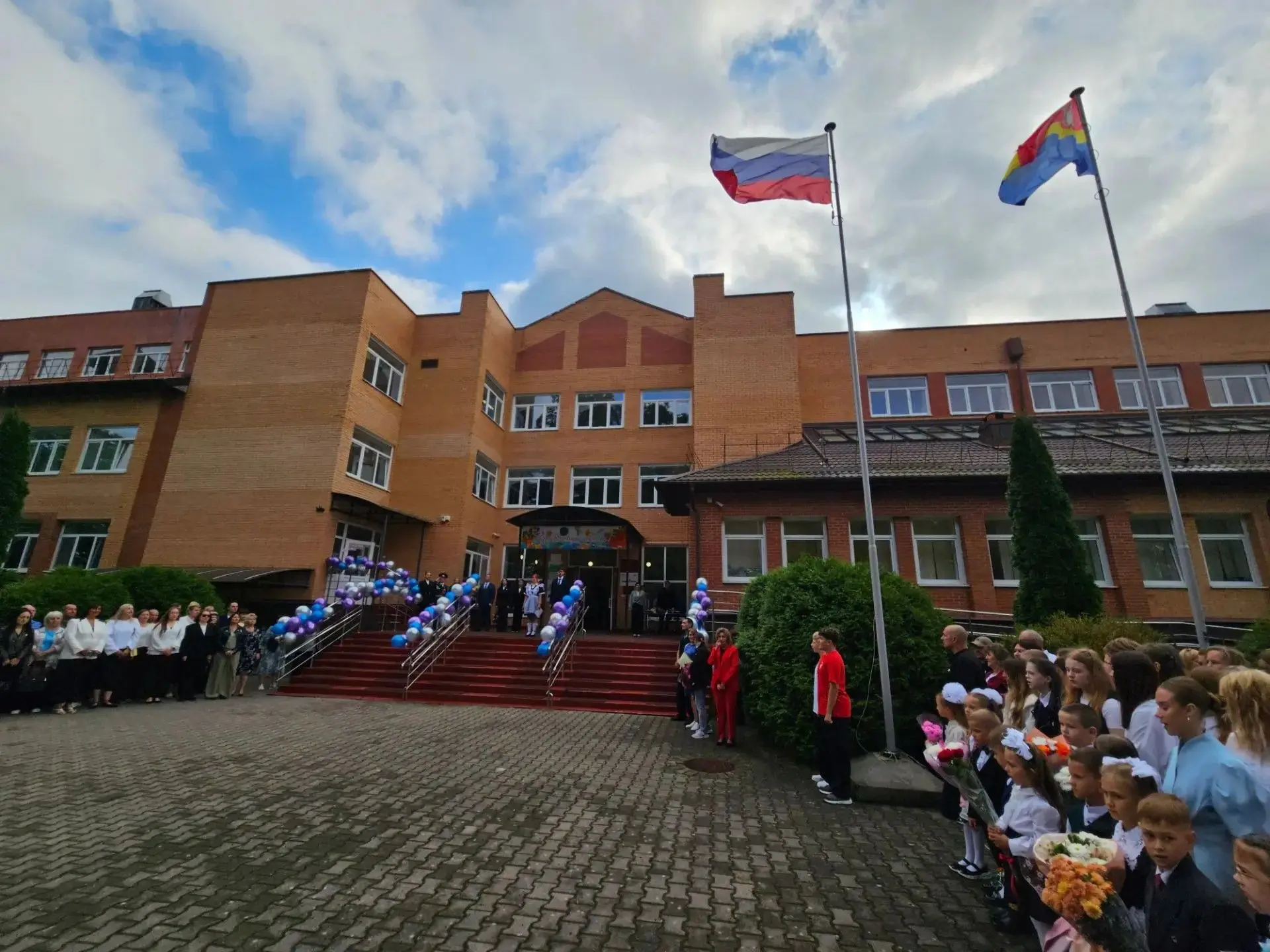🔔 Торжественная линейка 1 сентября 2026: В добрый путь, ученики! 🎓🍂