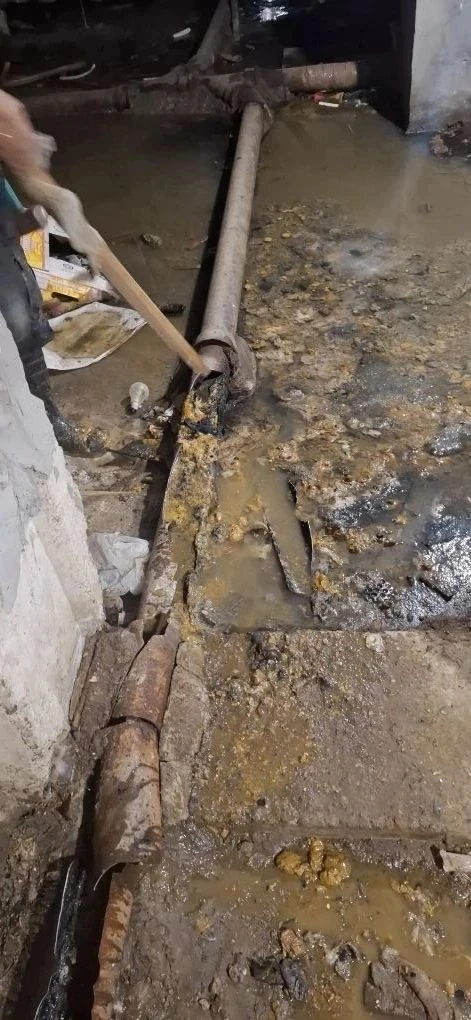 И ещё ДО и ПОСЛЕ!
🏡Тот же адрес: улица Крымова, дом 63.

🛠️Замена трубы в подвале.

Наверняка, наш