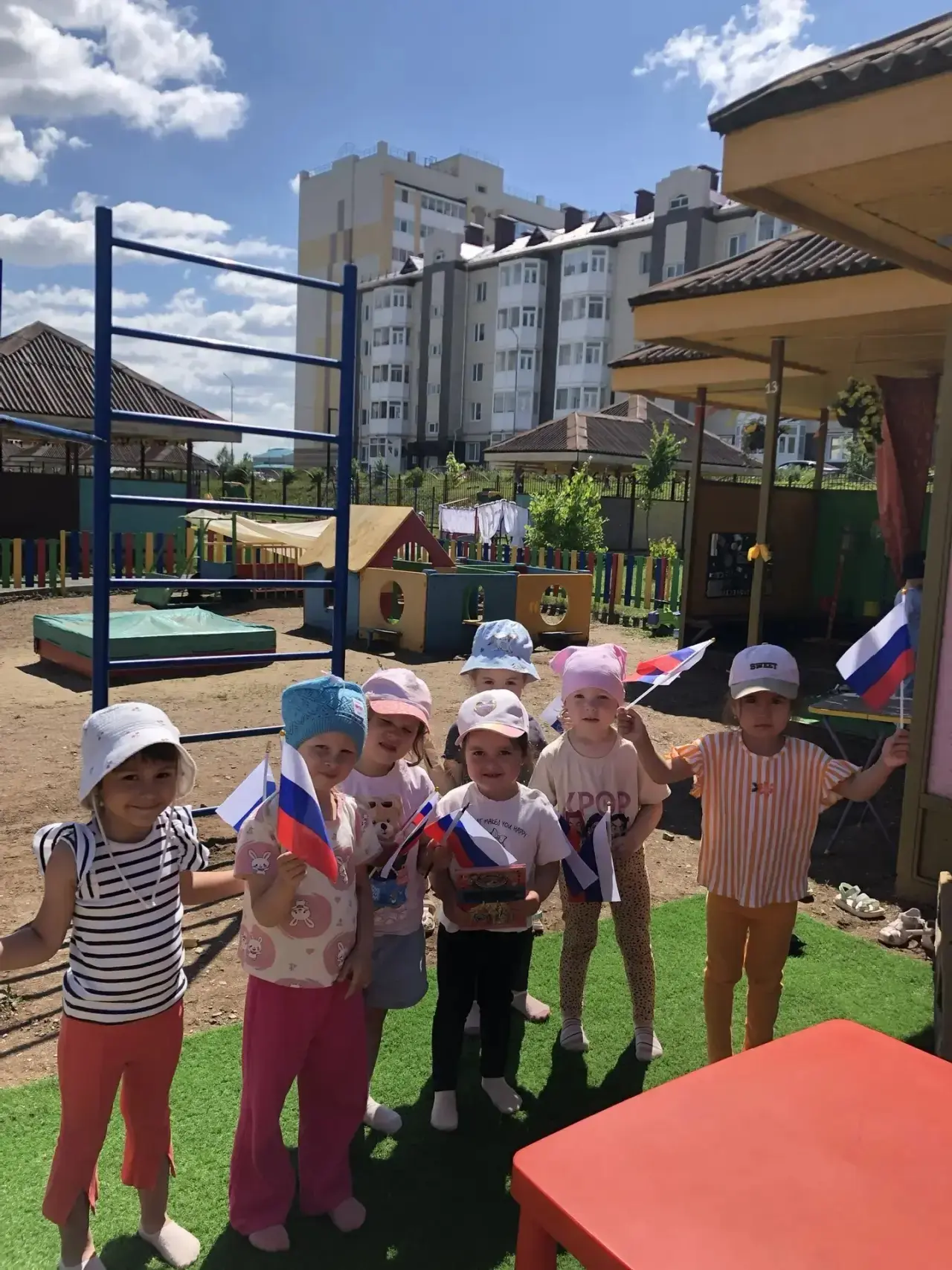В младшей группе №13 проведена беседа с детьми «Наша Родина-Россия»