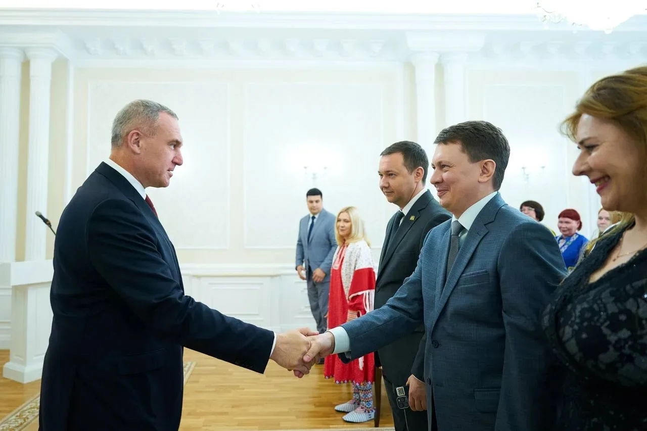 Поздравляем Дениса Николаевича Павлова, преподавателя музыкально‑теоретических дисциплин Сургутского