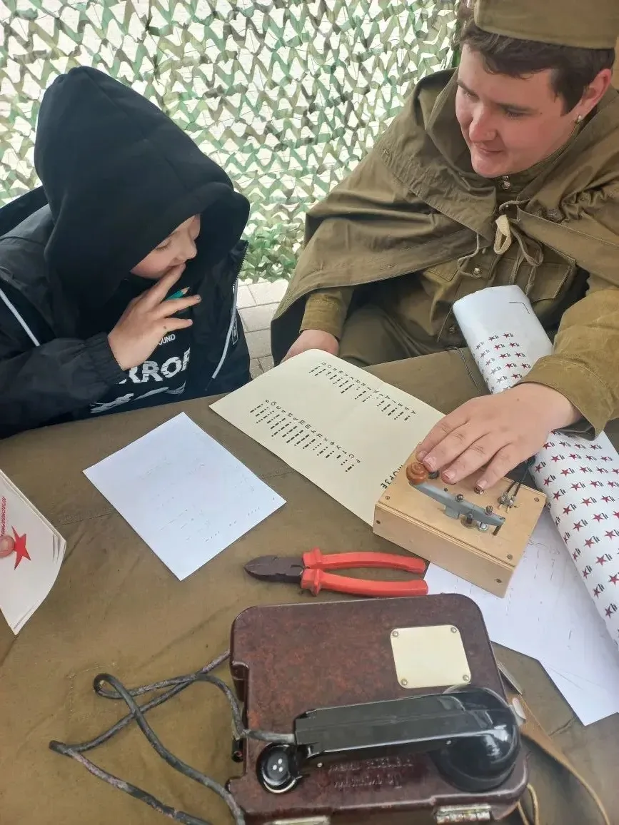 Александр и Илья Дементьевы, ученики 4 «Б» класса, вместе с родными приняли участие в патриотическом