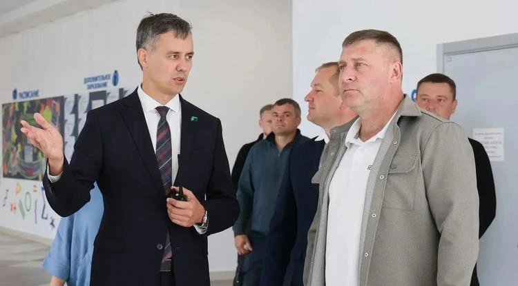 ✔️ Александр Шуваев проверил, как проходит восстановление школы «Формула Успеха» в Таврово