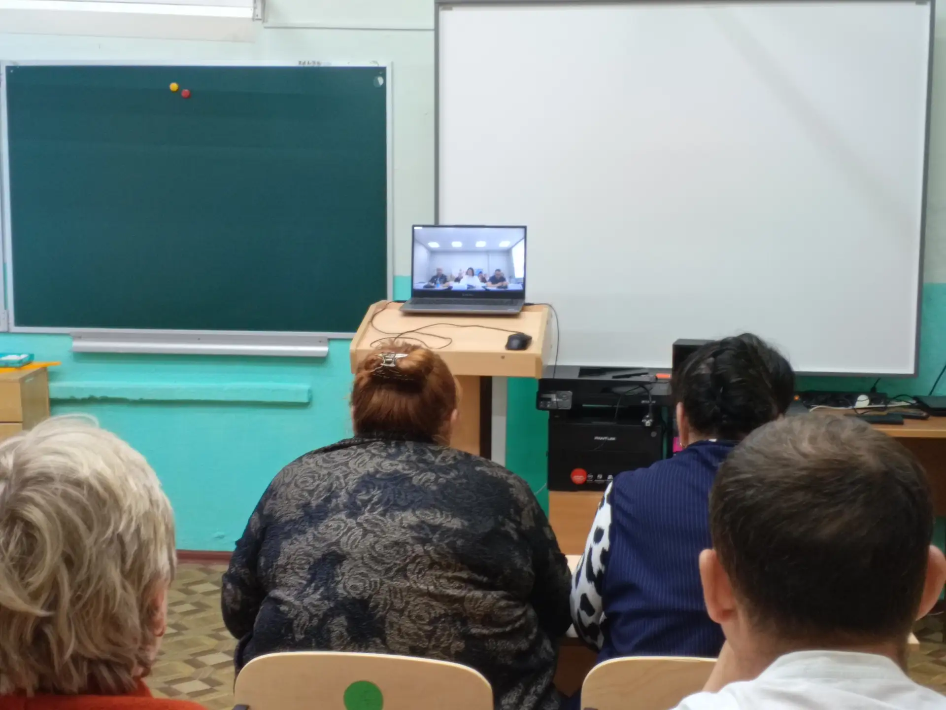 Сегодня в школе состоялось общешкольное родительское собрание "Безопасность обучающихся...