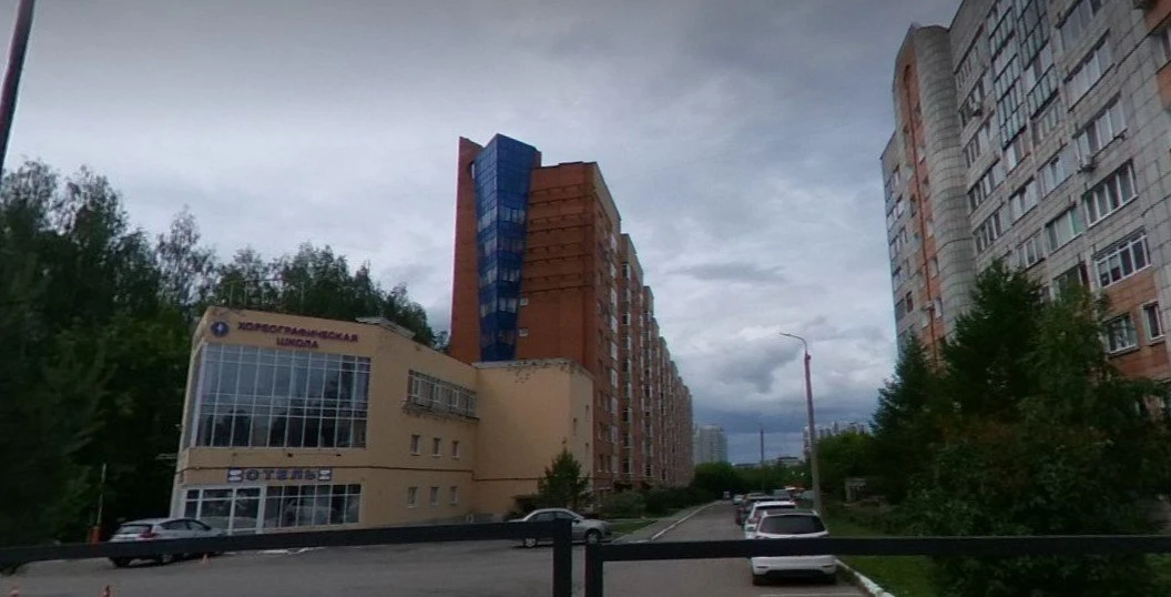 Пермский управдом пострадал из-за принципиальности.

Вместо того чтобы закрасить надписи в подъезде,