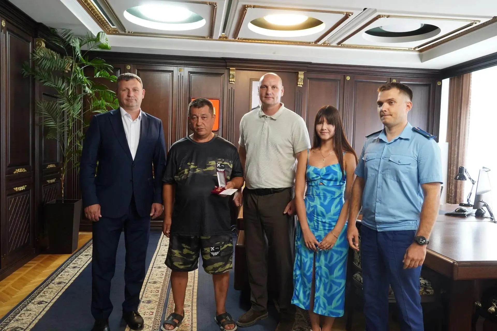 Исполняющий обязанности главы администрации Игорь Крутьков и глава муниципального образ...